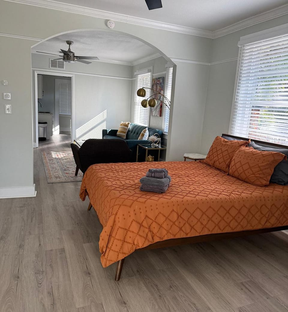 Historic Home Lake Eola Studio Thornton Park Apartment in Orlando