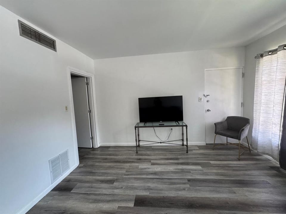 Lake Eola view 1 bedroom Thornton Park Apartment in Orlando
