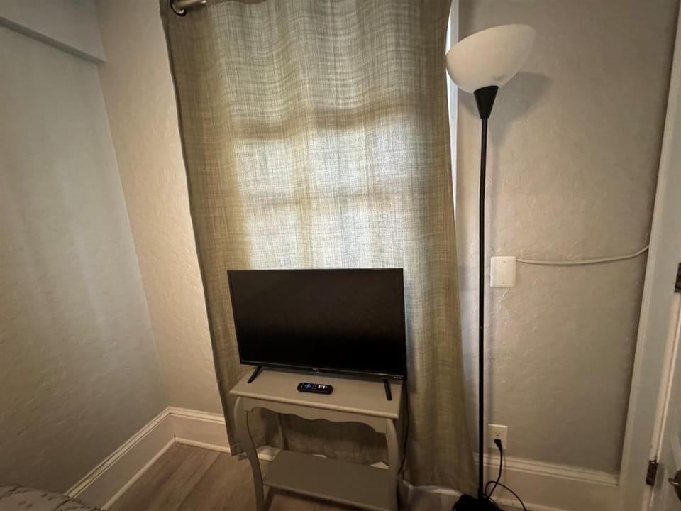 TINY unit in cottage in the middle of Downtown Vacation rental in Orlando