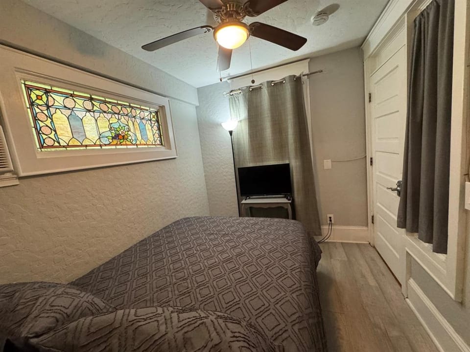 TINY unit in cottage in the middle of Downtown Vacation rental in Orlando