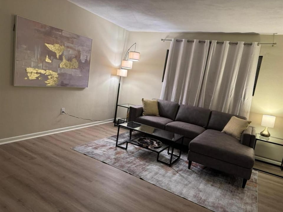 Vintage 2 Bedroom Condo Lake Eola View Apartment in Orlando