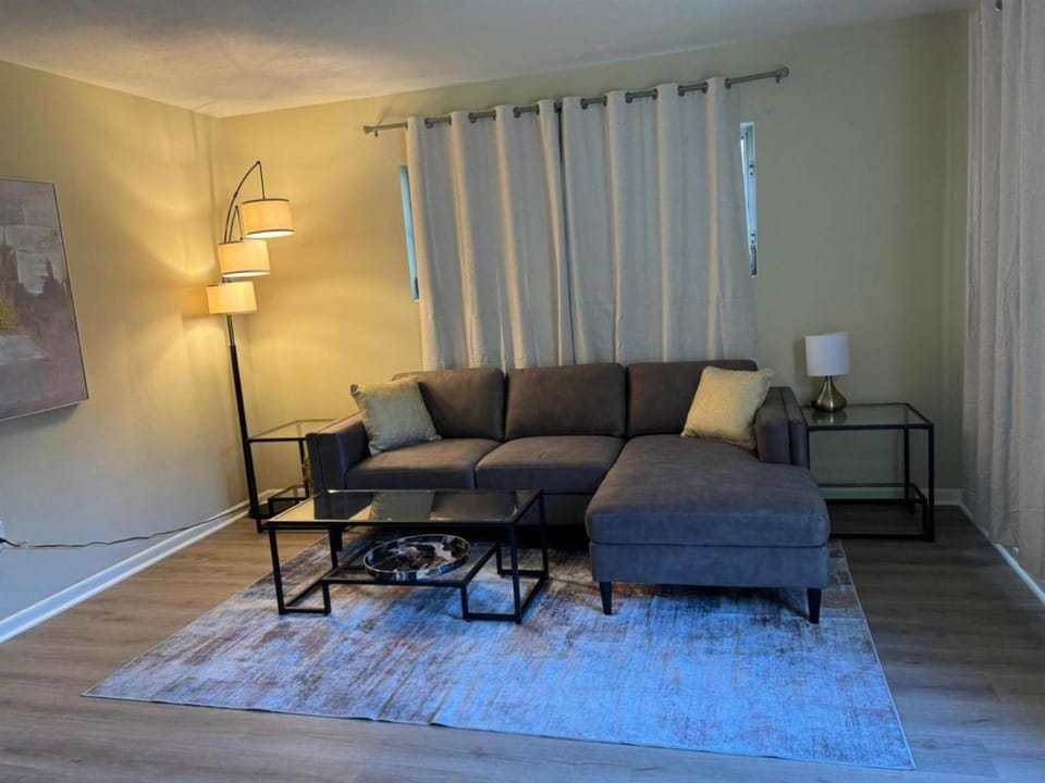 Vintage 2 Bedroom Condo Lake Eola View Apartment in Orlando