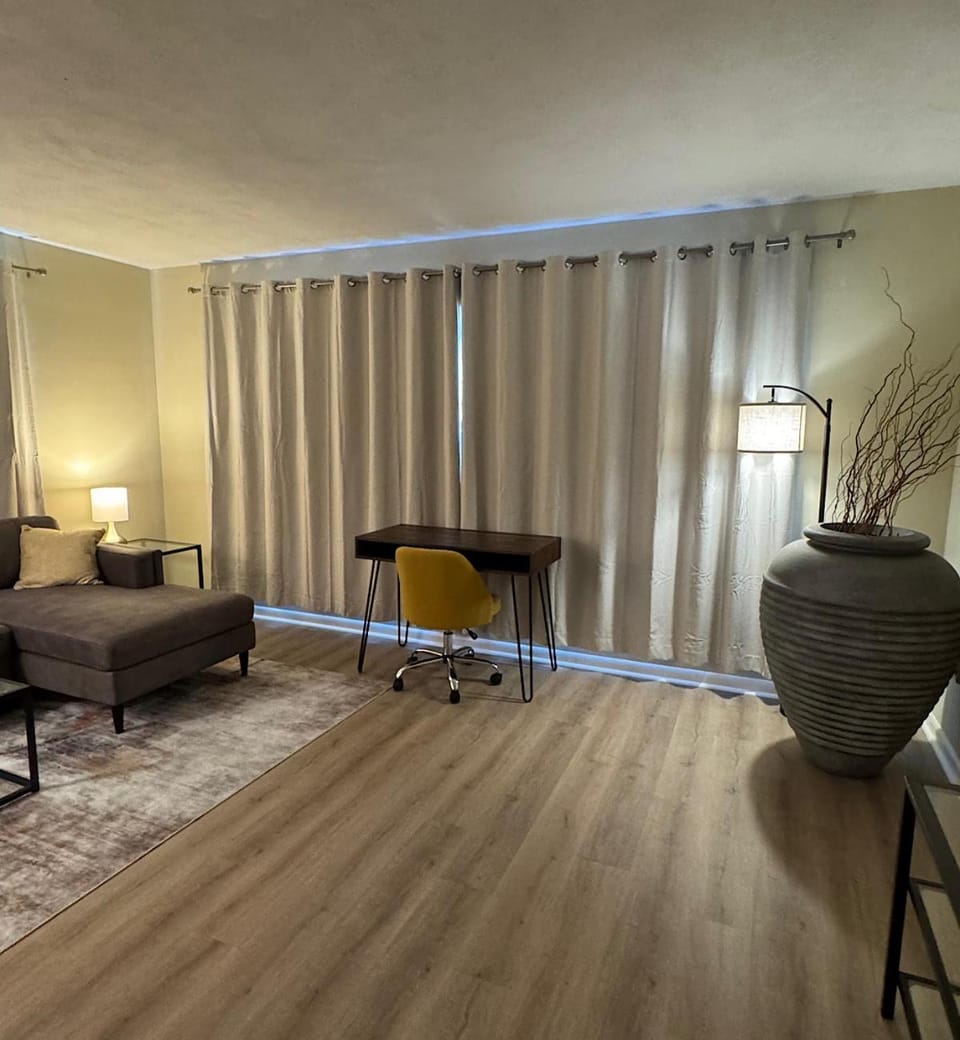 Vintage 2 Bedroom Condo Lake Eola View Apartment in Orlando