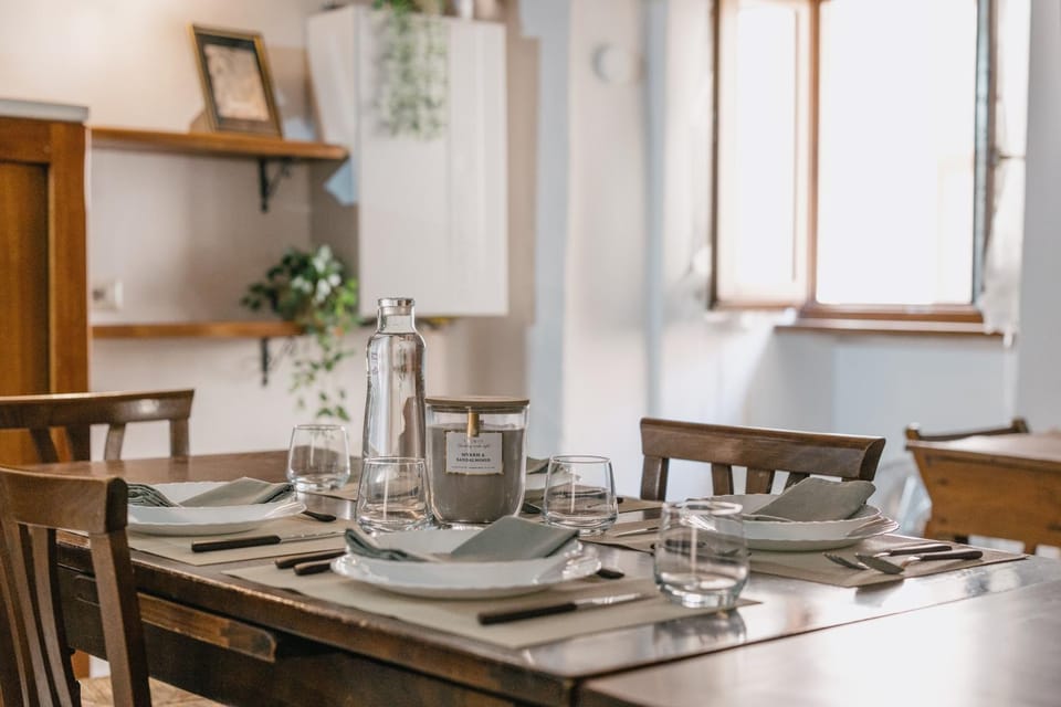 Living room, Food and drinks, Dining area, Food