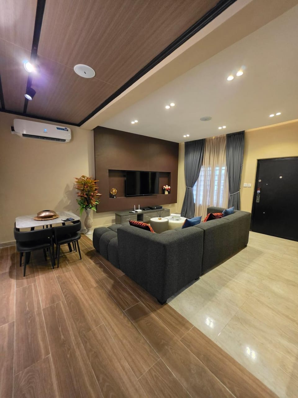 Living room, Seating area, Dining area
