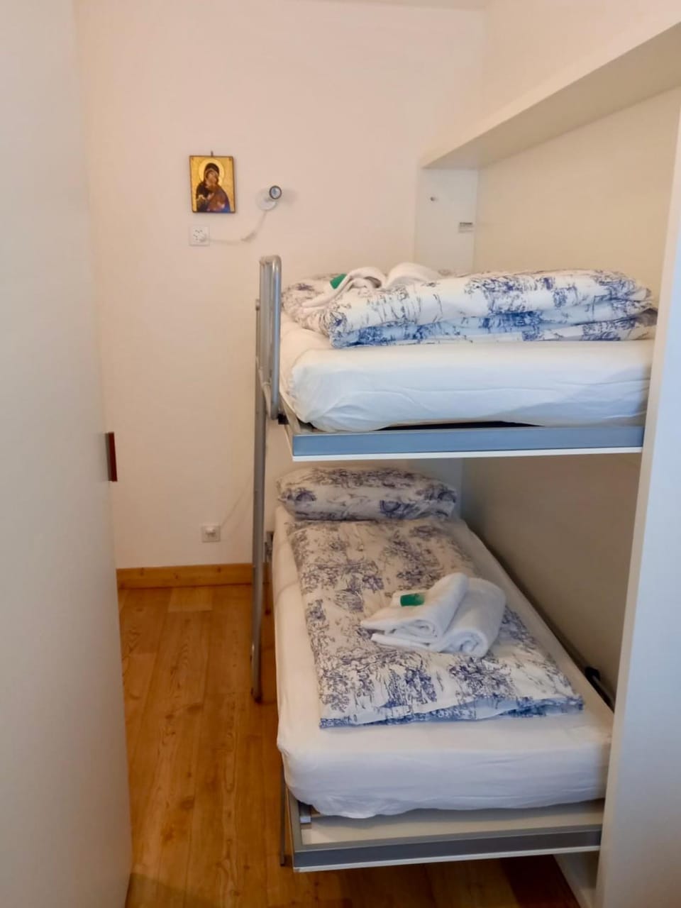 Bed, Photo of the whole room, Bedroom, bunk bed