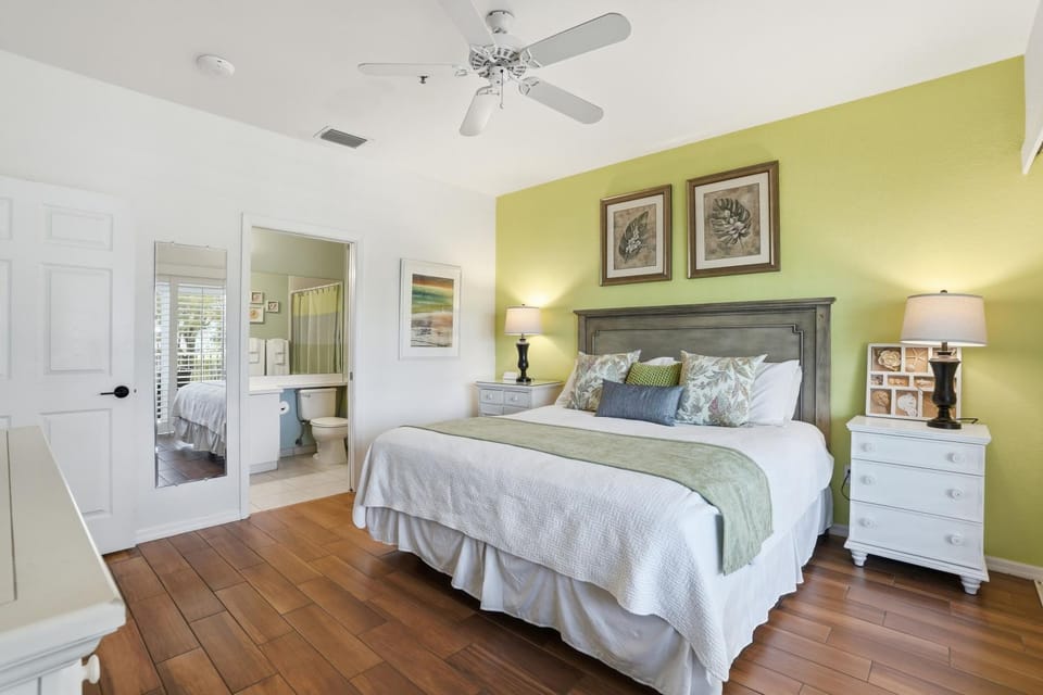 Olde Marco Condo - Charming & Convenient Location Apartment in Marco Island