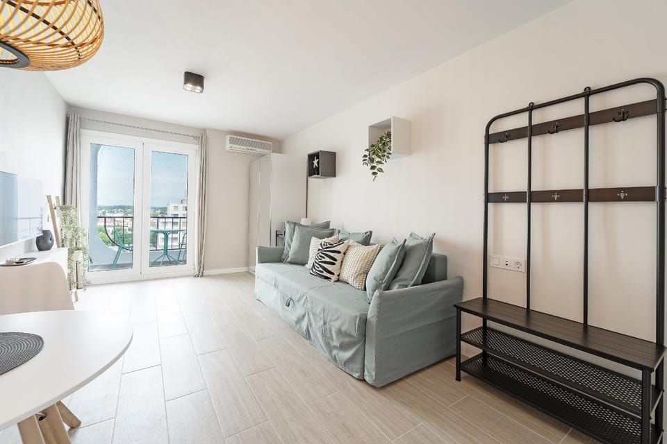 Bed, Living room, Photo of the whole room