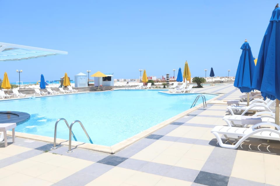 Day, Pool view, Swimming pool, sunbed