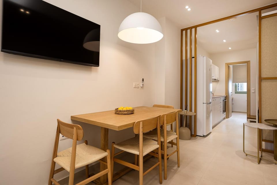 TV and multimedia, Kitchen or kitchenette, Seating area, Dining area