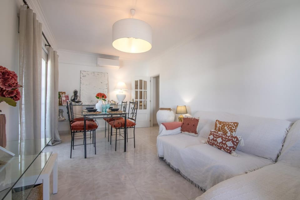 Apartamento Nora T2 House in Quarteira