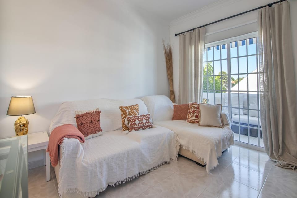 Apartamento Nora T2 House in Quarteira