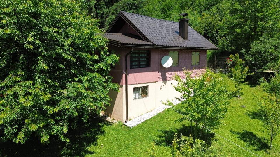 Property building, Natural landscape, Garden view