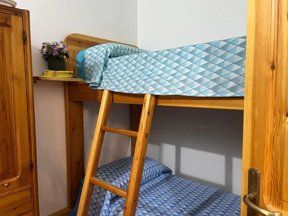 Bed, Photo of the whole room, Bedroom, bunk bed, wardrobe