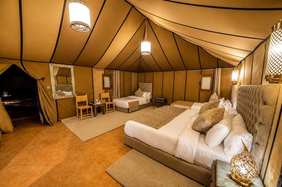 Bed, TV and multimedia, Living room, Photo of the whole room, Seating area, Bedroom, towels