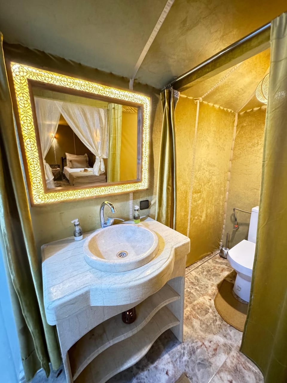 Shower, Toilet, Bathroom, bidet, towels
