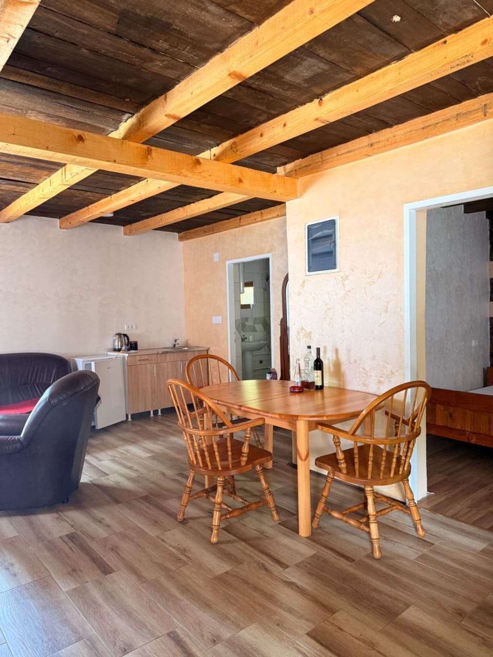 Kitchen or kitchenette, Living room, Seating area, Dining area