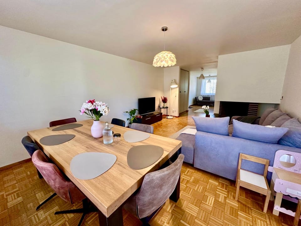 Living room, Seating area, Dining area