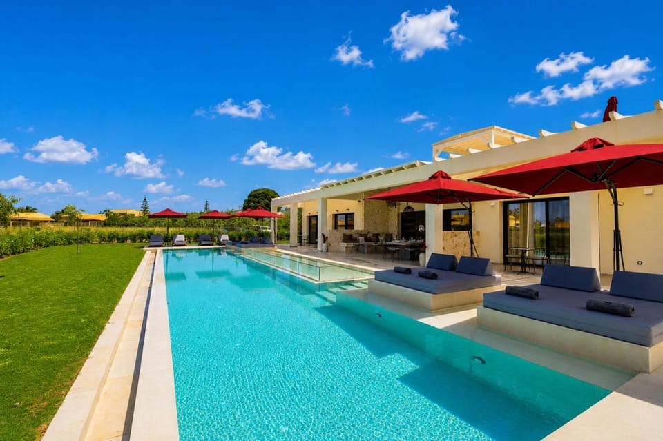 Garden, Garden view, Pool view, Swimming pool, sunbed