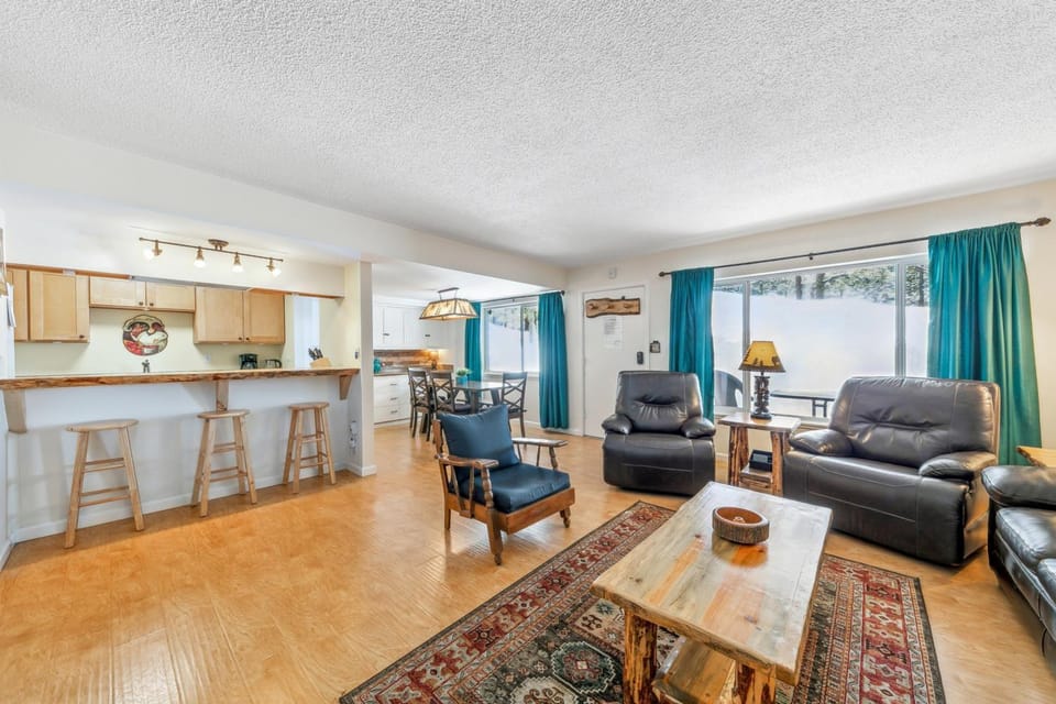 Day, Kitchen or kitchenette, Living room, Dining area, furniture