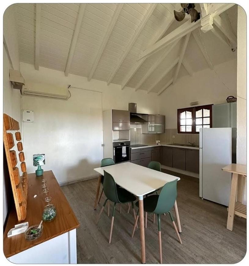 Toilet, Dining area, kitchen, air conditioner