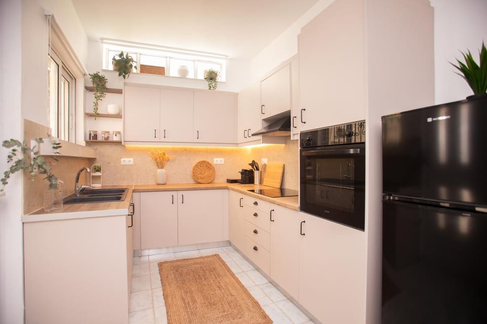 Kitchen or kitchenette, oven, stove