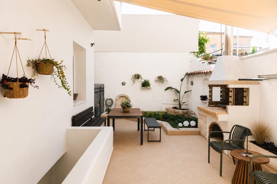 Property building, Seating area
