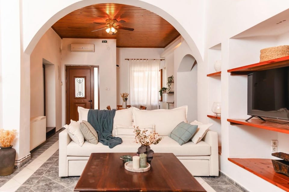 TV and multimedia, Living room, Seating area
