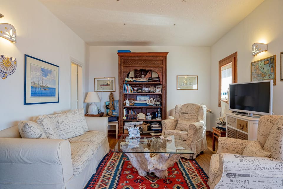 Communal lounge/ TV room, Living room