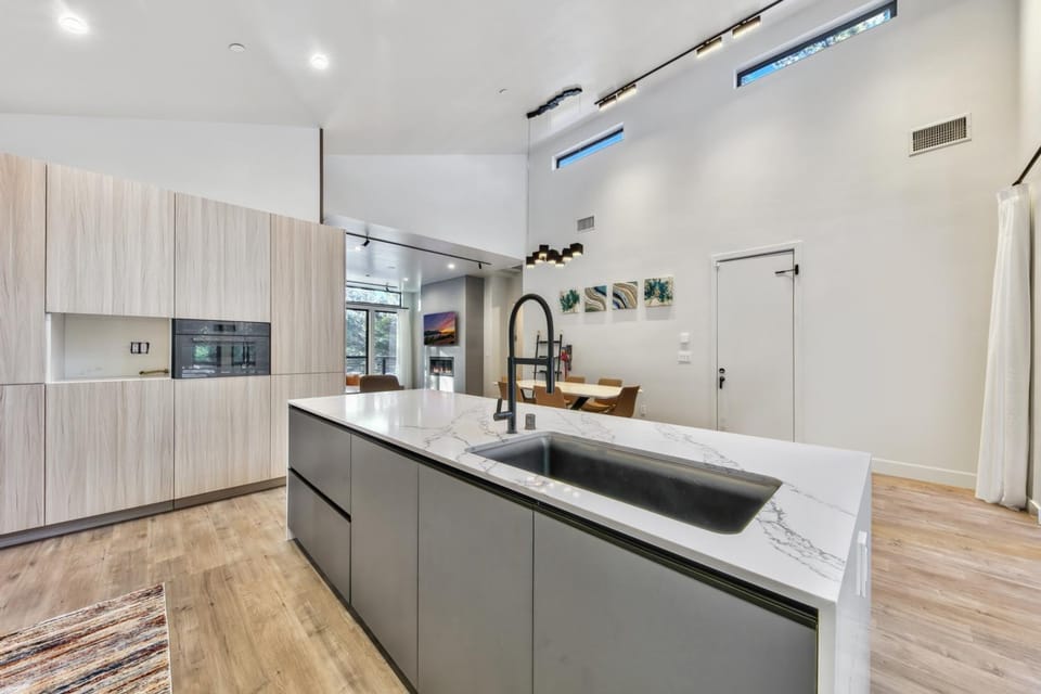 Day, Kitchen or kitchenette, furniture, air conditioner