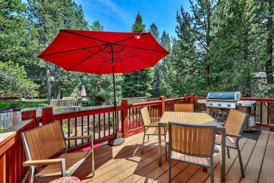Patio, Day, Natural landscape, BBQ facilities, Garden, Balcony/Terrace, Seating area, Dining area, furniture
