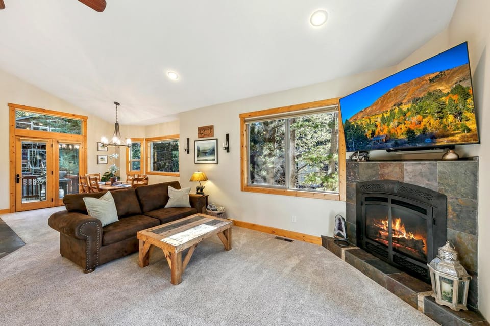 TV and multimedia, Living room, fireplace, furniture