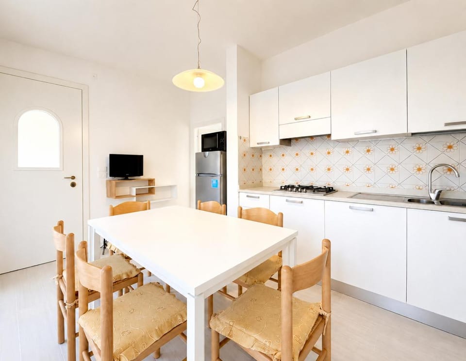 Dining area, kitchen