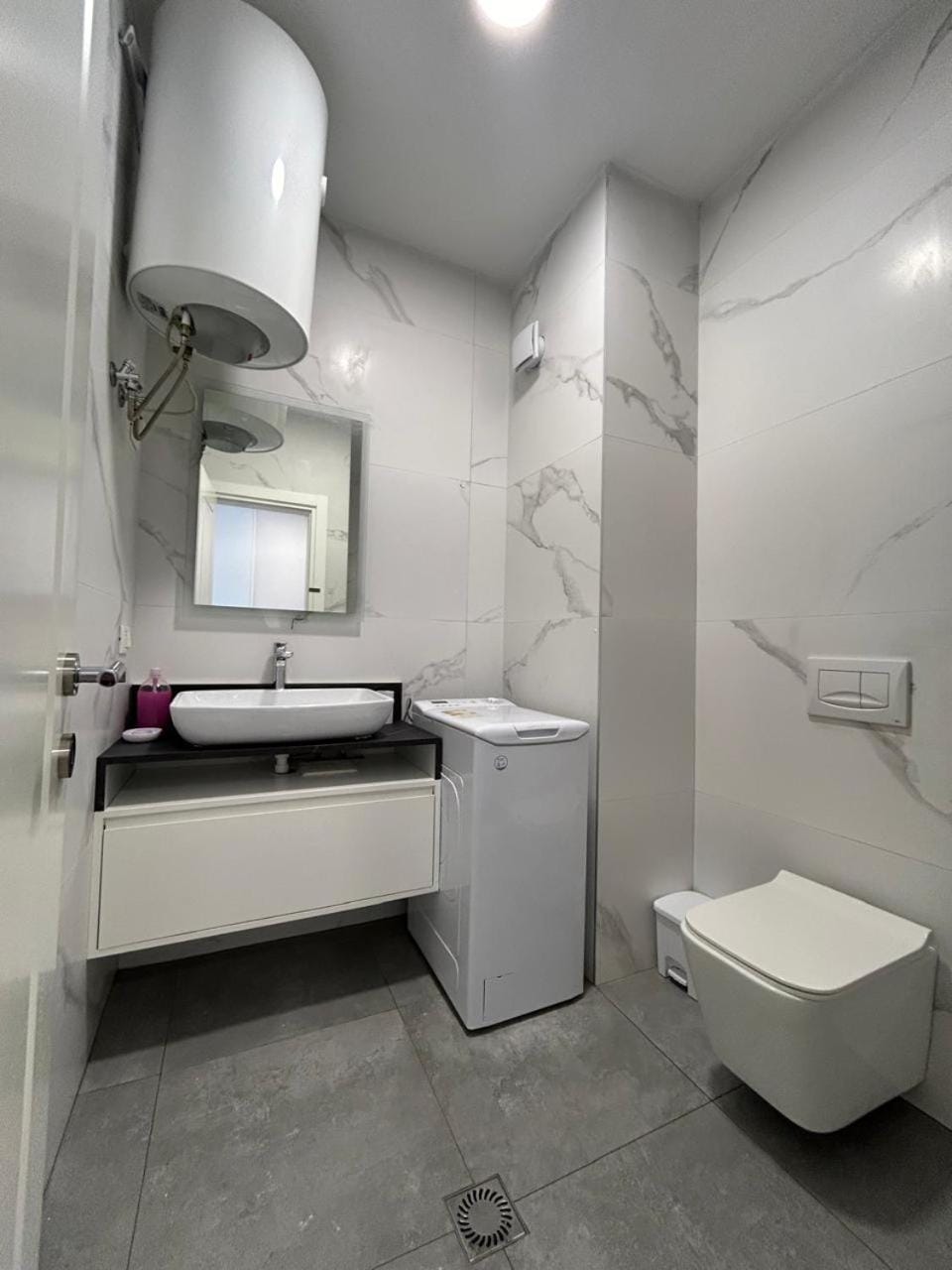 Toilet, washing machine