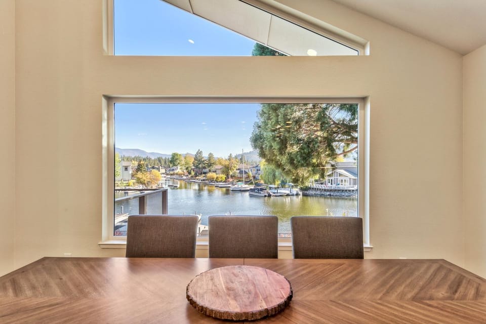 Day, View (from property/room), Dining area, furniture