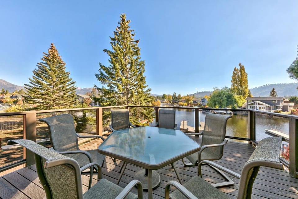 Patio, Day, Natural landscape, View (from property/room), Balcony/Terrace, Seating area, Dining area, Lake view, Mountain view