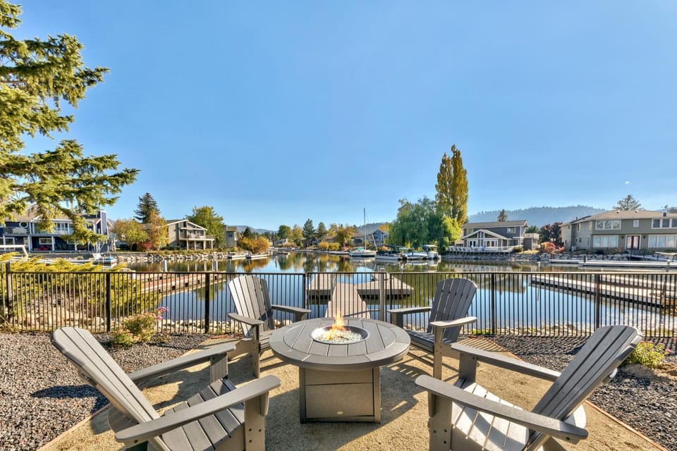 Patio, Day, Natural landscape, View (from property/room), River view, fireplace