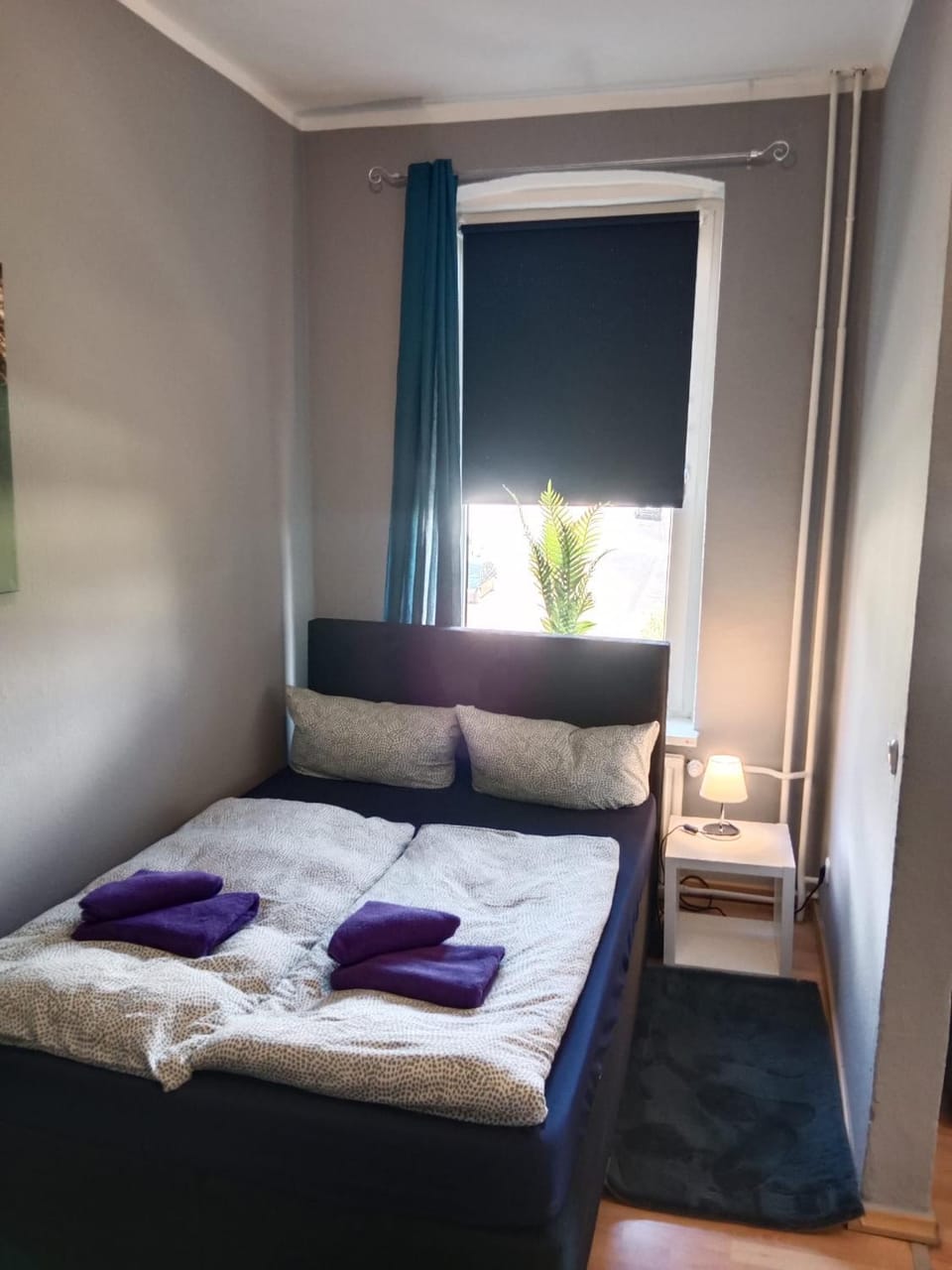 Bed, Bedroom, towels, towels