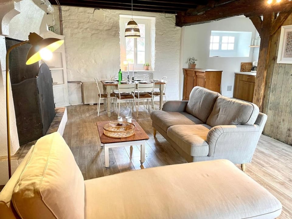 Cottage de charme avec cheminée dans grand parc arboré House in Brittany