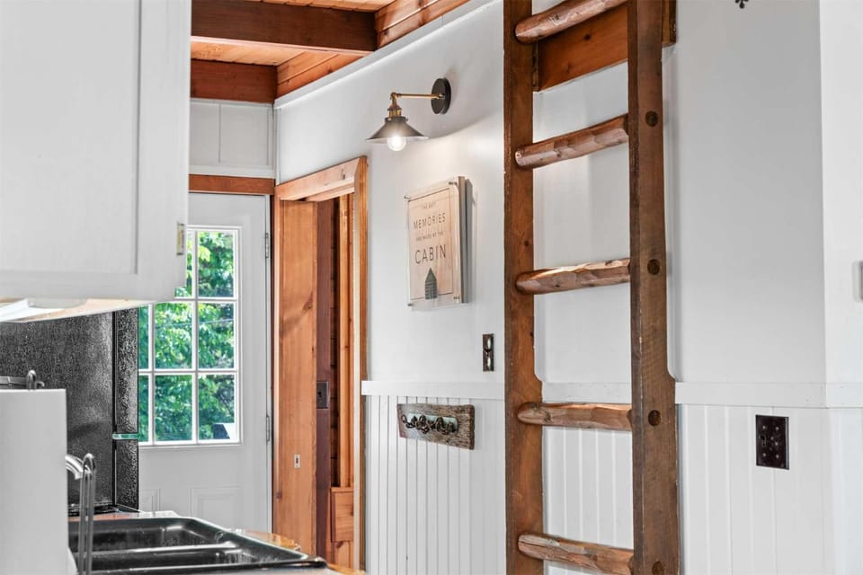 Whispering Bass Lodge 3BDR House in Kimberling City