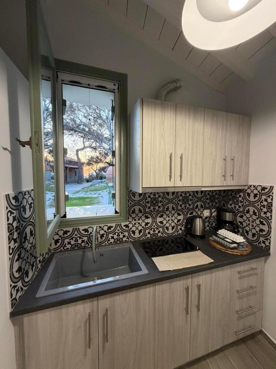 Coffee/tea facilities, Sunset, stove, kitchen