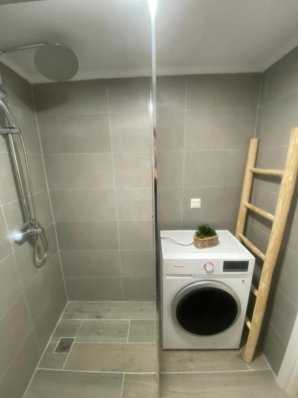 Shower, Bathroom, washing machine