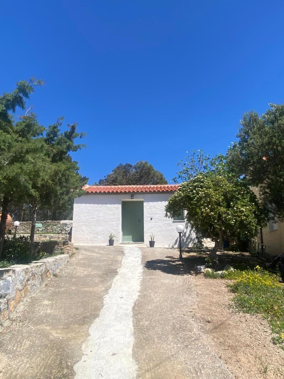 Property building, Facade/entrance, Day, Garden