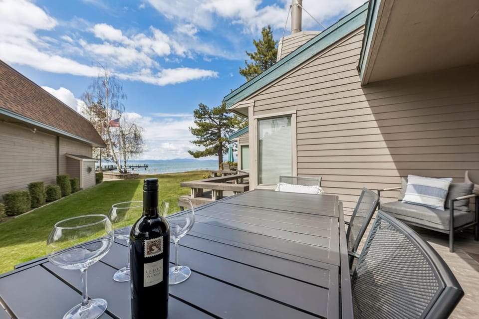 Day, Natural landscape, Summer, View (from property/room), Balcony/Terrace, Seating area, Lake view, Mountain view, Drinks