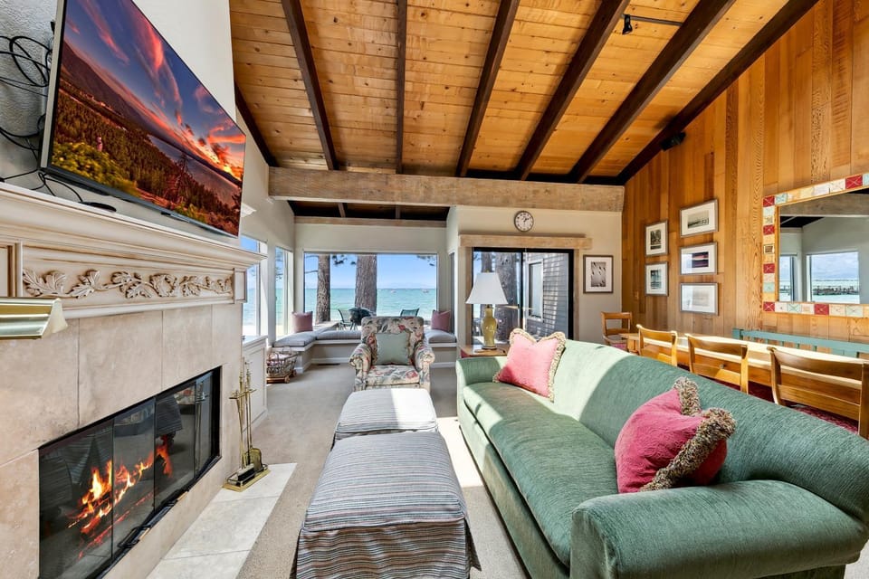 Day, TV and multimedia, View (from property/room), Living room, Seating area, Sea view, fireplace, furniture