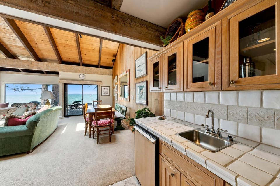 Day, View (from property/room), Kitchen or kitchenette, Living room, Dining area, Sea view, dishwasher, furniture, microwave