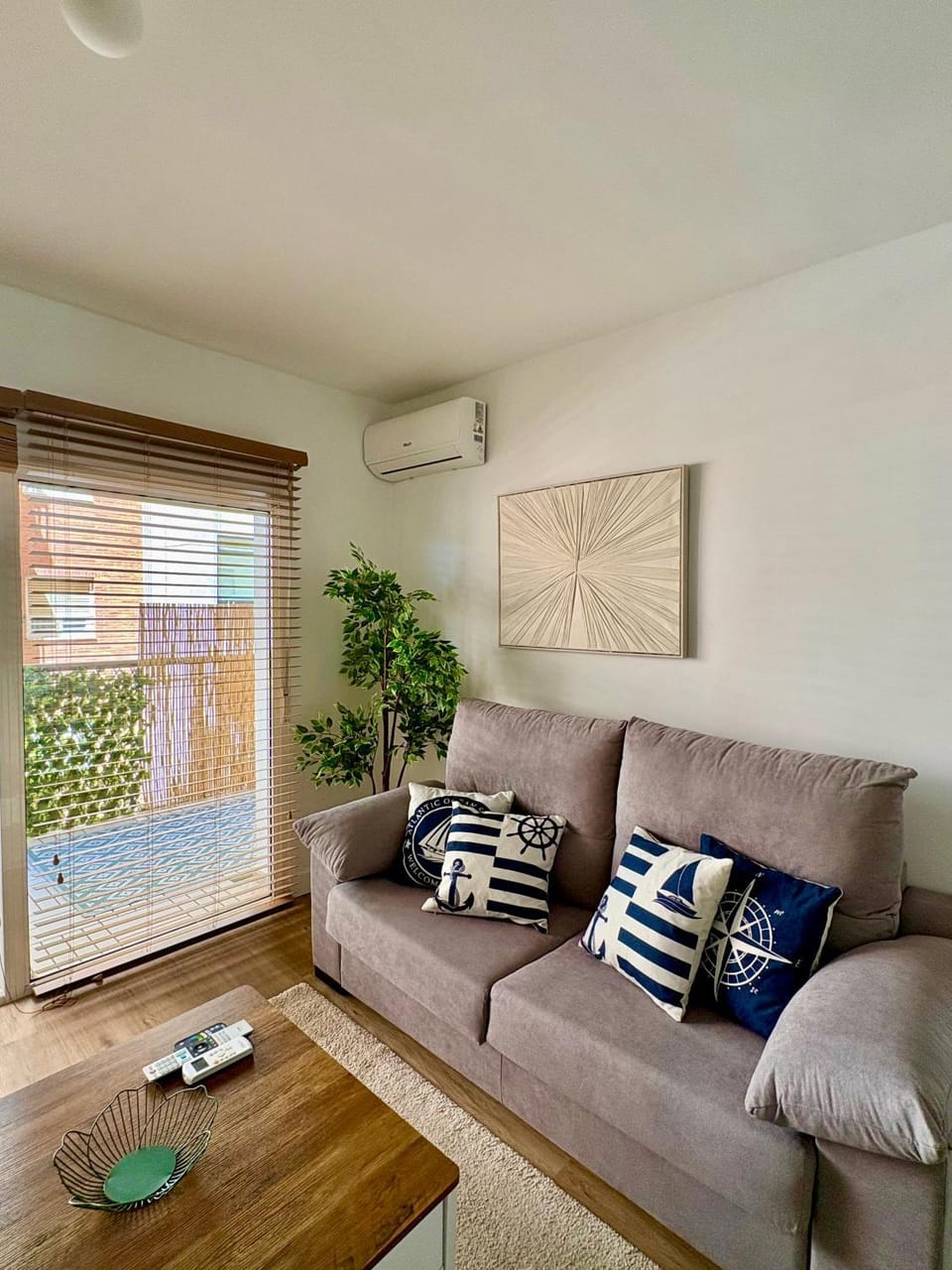 Living room, air conditioner