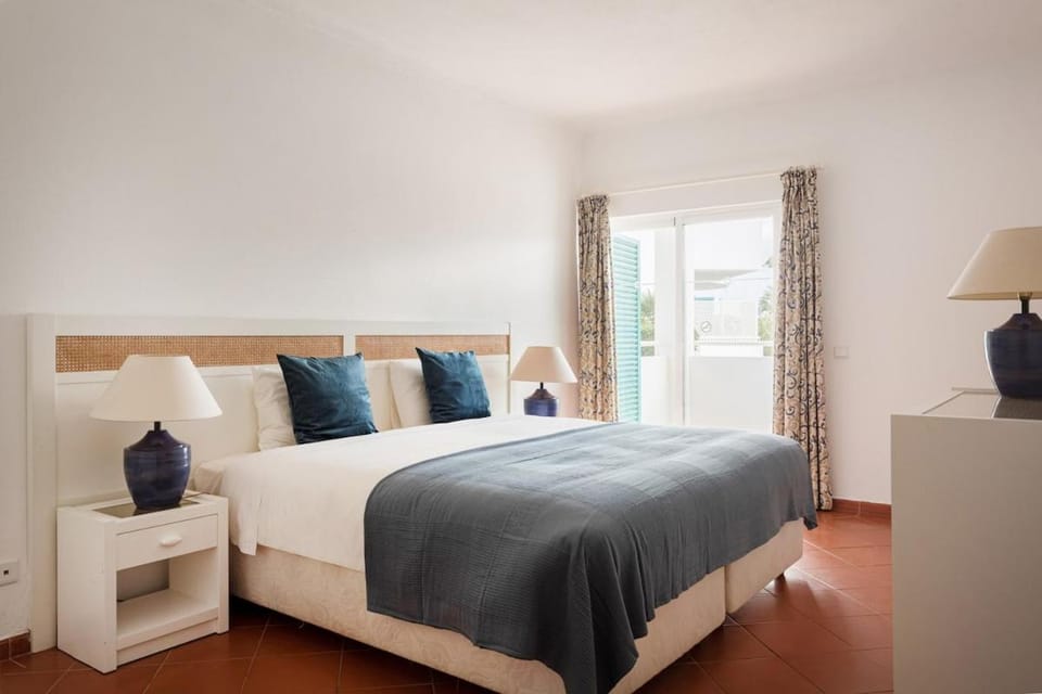 Prainha 2BR Stay | Pool & Beach Access Apartment in Alvor
