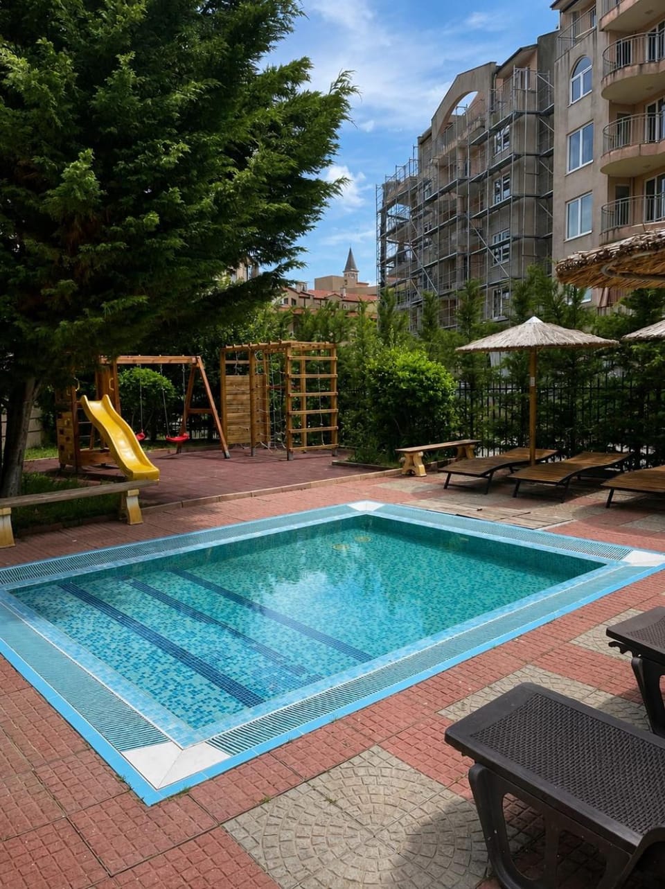 Day, Swimming pool, sunbed