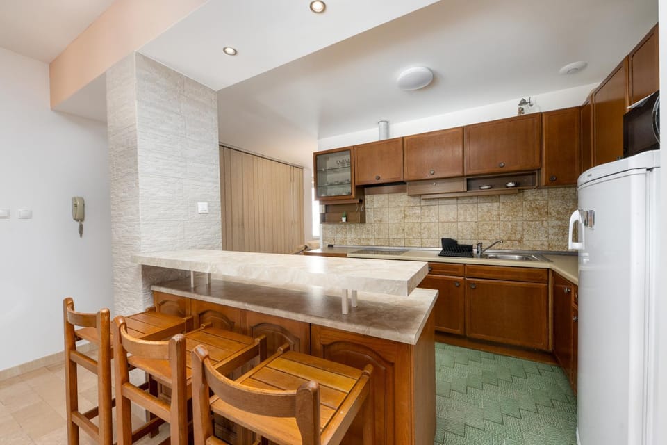 Dining area, kitchen